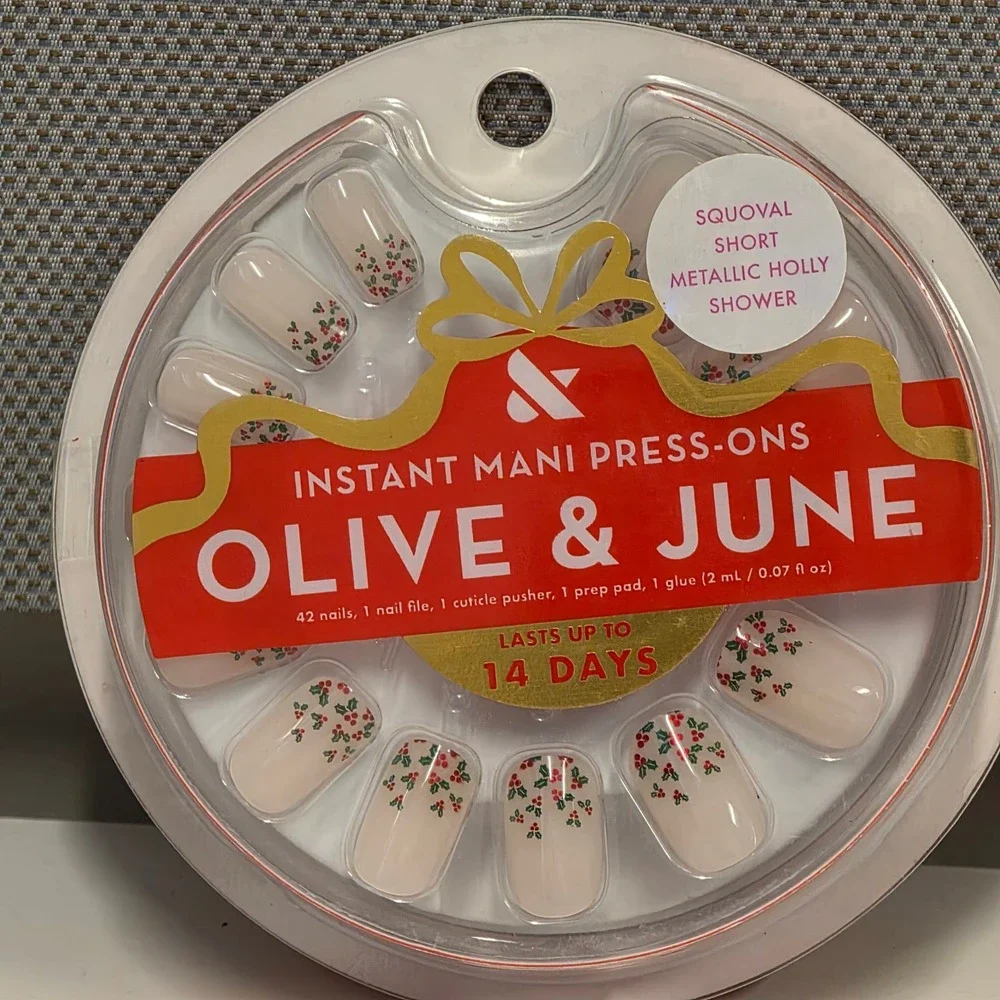 Olive & June Metallic Holly Shower Press-On Nails Short Squoval Instant Mani 42c